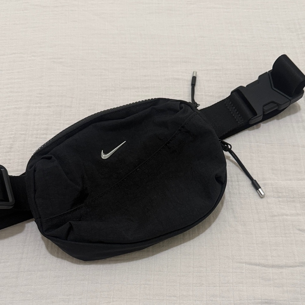 Nike Aura Crossbody Bag (2L) - NWOT